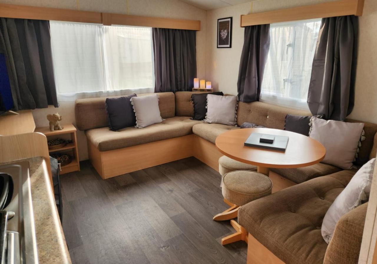 Hotel Comfy Caravan On Marine Park à Rhyl Extérieur photo